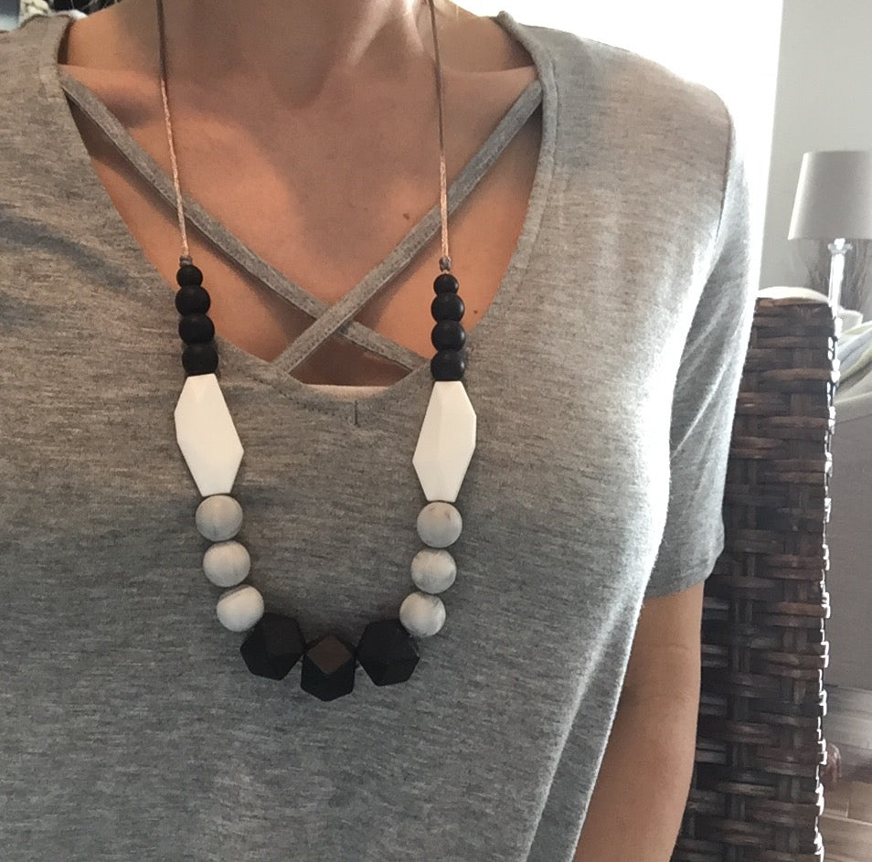 Carrie Teething Necklace